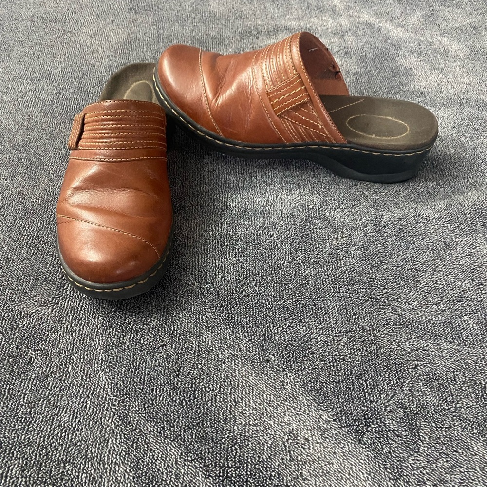 Clarks Bendables Brown Leather Clogs Mule Stitched Comfort Slip Ons Woman’s SZ 8